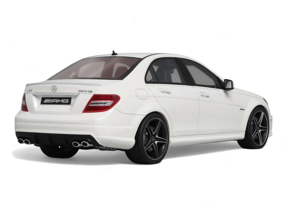 2007 Mercedes-Benz C63 AMG Diamond White 1/18 Model Car by GT Spirit-4